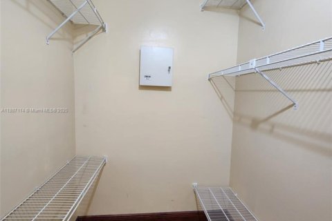 Copropriété à louer à Miami, Floride: 2 chambres, 81.75 m2 № 1943829 - photo 11