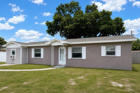 Casa en Lakeland, Florida 4 dormitorios, 134.62 m2 № 2157850