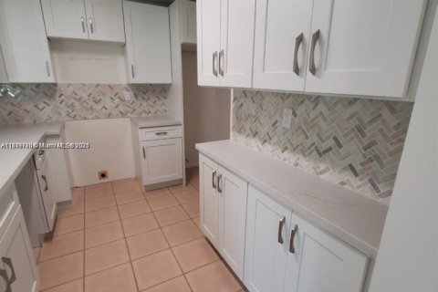 House in Cooper City, Florida 3 bedrooms, 141.58 sq.m. № 1962654 - photo 3