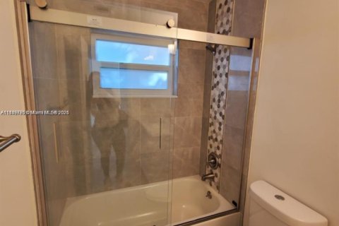 House in Cooper City, Florida 3 bedrooms, 141.58 sq.m. № 1962654 - photo 12