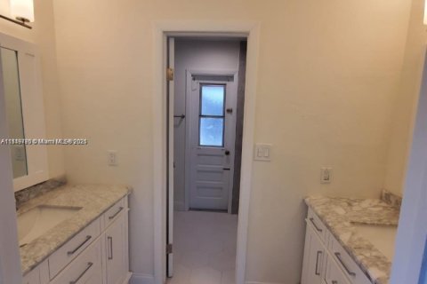 House in Cooper City, Florida 3 bedrooms, 141.58 sq.m. № 1962654 - photo 15