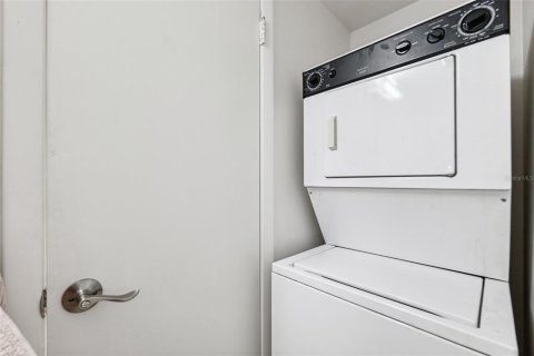 Condo in New Port Richey, Florida, 1 bedroom  № 1744970 - photo 17