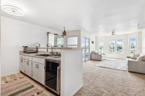 Condo in New Port Richey, Florida, 1 bedroom  № 1744970 - photo 8