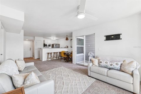 Condo in New Port Richey, Florida, 1 bedroom  № 1744970 - photo 12