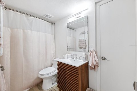 Condo in New Port Richey, Florida, 1 bedroom  № 1744970 - photo 14