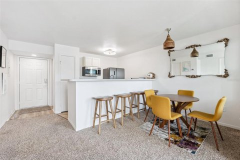 Condo in New Port Richey, Florida, 1 bedroom  № 1744970 - photo 9