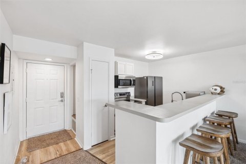Condo in New Port Richey, Florida, 1 bedroom  № 1744970 - photo 5