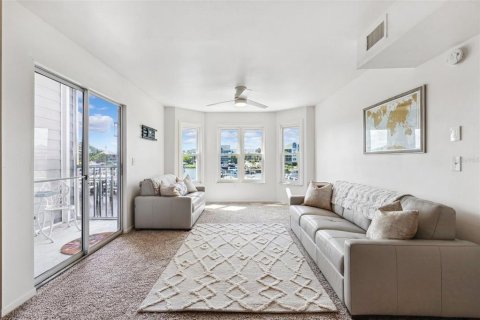 Condo in New Port Richey, Florida, 1 bedroom  № 1744970 - photo 11