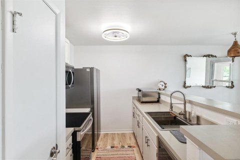 Condo in New Port Richey, Florida, 1 bedroom  № 1744970 - photo 6