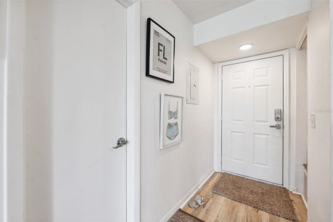 Condo in New Port Richey, Florida, 1 bedroom  № 1744970 - photo 4