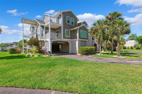 Condo in New Port Richey, Florida, 1 bedroom  № 1744970 - photo 1