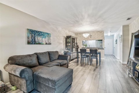 Condo in New Port Richey, Florida, 2 bedrooms  № 1913161 - photo 15