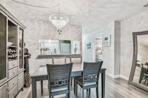 Condo in New Port Richey, Florida, 2 bedrooms  № 1913161 - photo 14