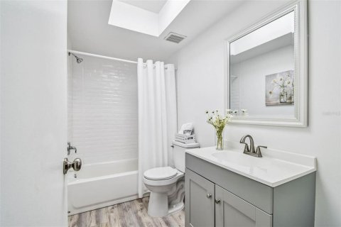 Condo in New Port Richey, Florida, 2 bedrooms  № 1913161 - photo 30