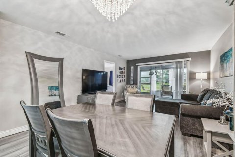Condo in New Port Richey, Florida, 2 bedrooms  № 1913161 - photo 11