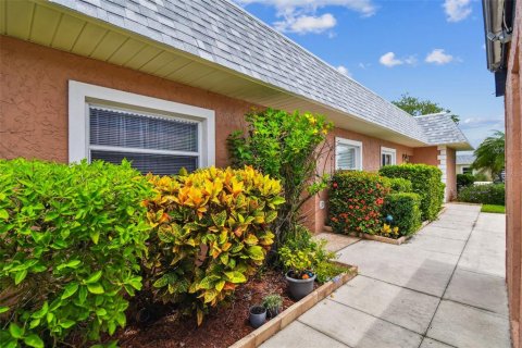 Condo in New Port Richey, Florida, 2 bedrooms  № 1913161 - photo 3