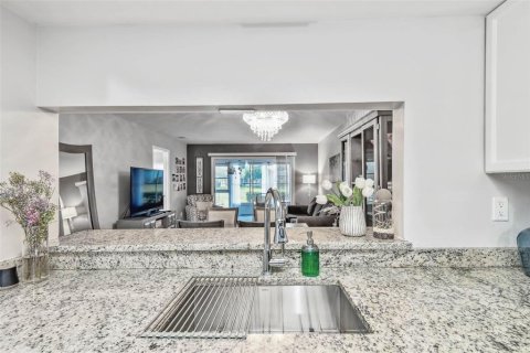 Condo in New Port Richey, Florida, 2 bedrooms  № 1913161 - photo 22