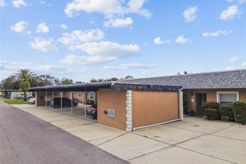 Condo in New Port Richey, Florida, 2 bedrooms  № 1913161 - photo 7