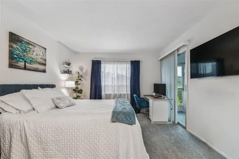 Condo in New Port Richey, Florida, 2 bedrooms  № 1913161 - photo 25