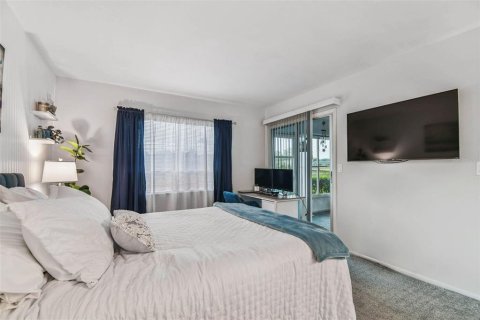 Condo in New Port Richey, Florida, 2 bedrooms  № 1913161 - photo 24
