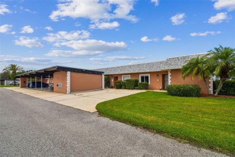 Condo in New Port Richey, Florida, 2 bedrooms  № 1913161 - photo 5