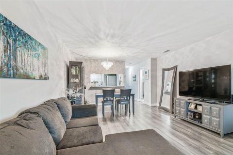 Condo in New Port Richey, Florida, 2 bedrooms  № 1913161 - photo 16