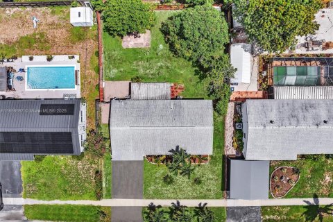 House in Hollywood, Florida 3 bedrooms, 104.52 sq.m. № 1879000 - photo 17