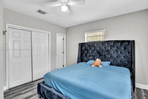 House in Hollywood, Florida 3 bedrooms, 104.52 sq.m. № 1879000 - photo 8