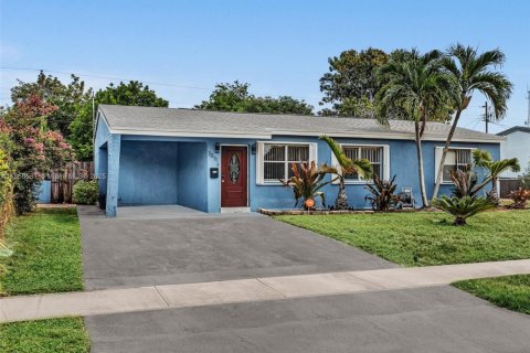 House in Hollywood, Florida 3 bedrooms, 104.52 sq.m. № 1879000 - photo 1