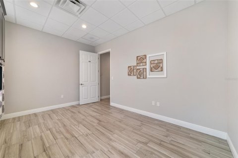 Propiedad comercial en venta en Lady Lake, Florida, 345.69 m2 № 1552722 - foto 18
