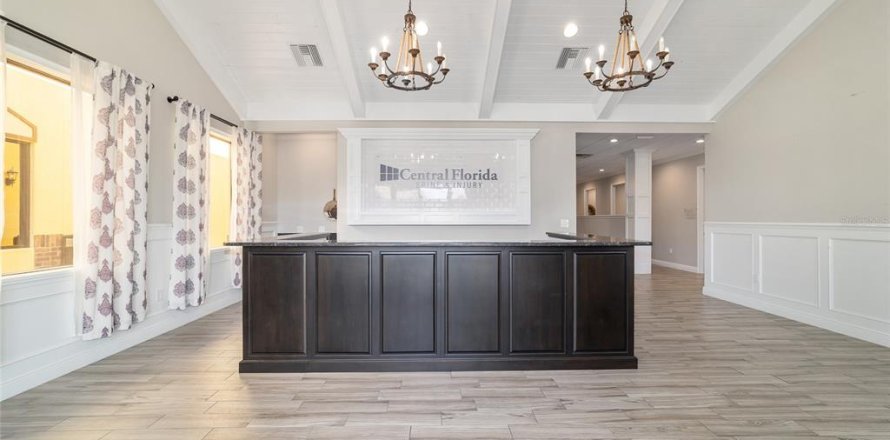Propiedad comercial en Lady Lake, Florida 345.69 m2 № 1552722
