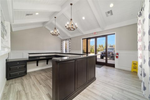 Propiedad comercial en venta en Lady Lake, Florida, 345.69 m2 № 1552722 - foto 4
