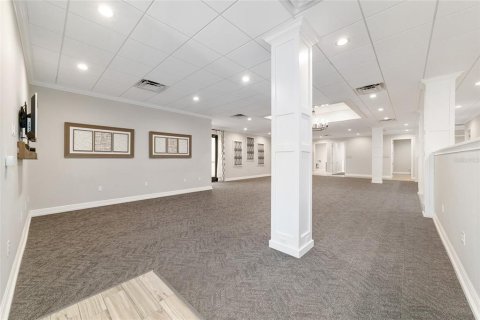 Propiedad comercial en venta en Lady Lake, Florida, 345.69 m2 № 1552722 - foto 9