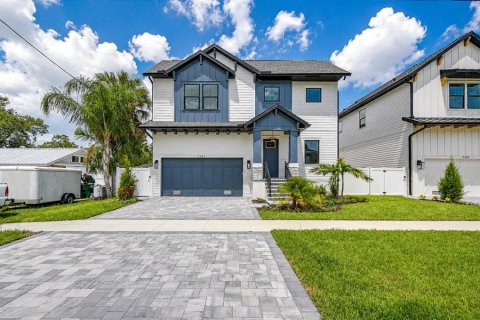 House in Tampa, Florida 5 bedrooms, 279.08 sq.m. № 2227069 - photo 2