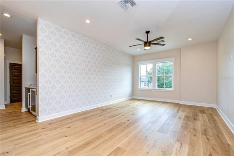 House in Tampa, Florida 5 bedrooms, 279.08 sq.m. № 2227069 - photo 29