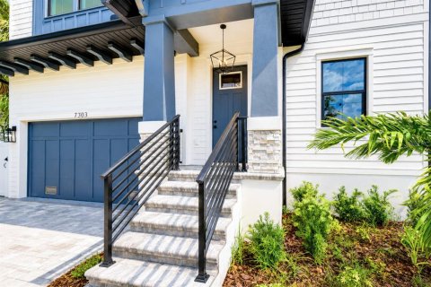 House in Tampa, Florida 5 bedrooms, 279.08 sq.m. № 2227069 - photo 9