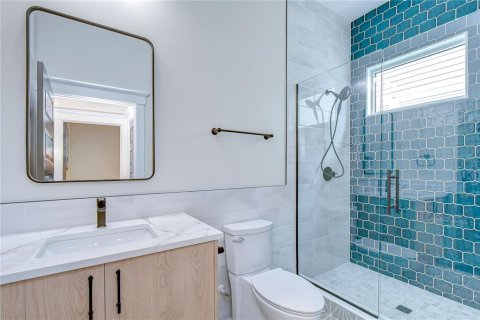 House in Tampa, Florida 5 bedrooms, 279.08 sq.m. № 2227069 - photo 12