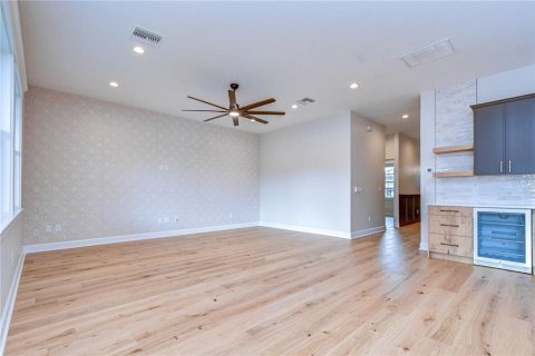 House in Tampa, Florida 5 bedrooms, 279.08 sq.m. № 2227069 - photo 17
