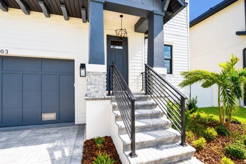 House in Tampa, Florida 5 bedrooms, 279.08 sq.m. № 2227069 - photo 7