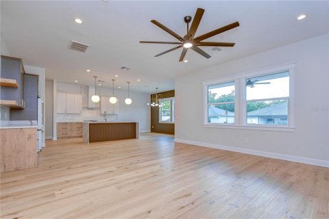 House in Tampa, Florida 5 bedrooms, 279.08 sq.m. № 2227069 - photo 19