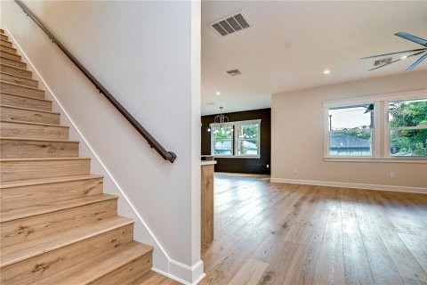 House in Tampa, Florida 5 bedrooms, 279.08 sq.m. № 2227069 - photo 14