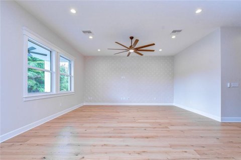 House in Tampa, Florida 5 bedrooms, 279.08 sq.m. № 2227069 - photo 16
