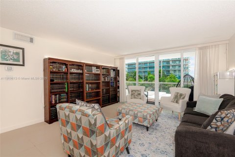Купить кондоминиум в Майами-Бич, Флорида 2 спальни, 126.53м2, № 1965350 - фото 8