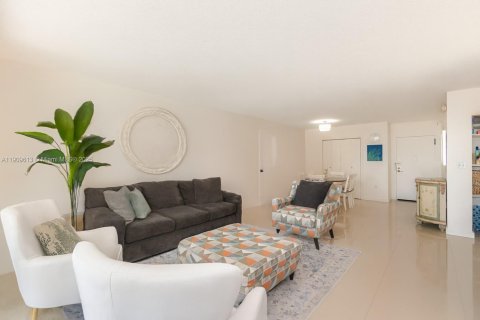 Купить кондоминиум в Майами-Бич, Флорида 2 спальни, 126.53м2, № 1965350 - фото 5