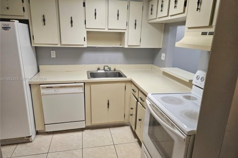 Copropriété à louer à Deerfield Beach, Floride: 1 chambre, 64.57 m2 № 2006688 - photo 3