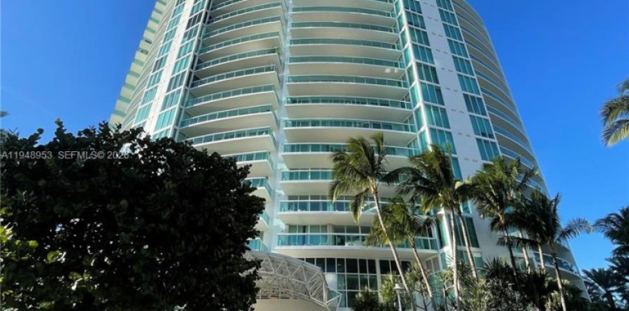 Condo in Miami Beach, Florida, 2 bedrooms  № 2053109