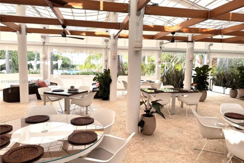 Condo in Miami Beach, Florida, 2 bedrooms  № 2053109 - photo 13