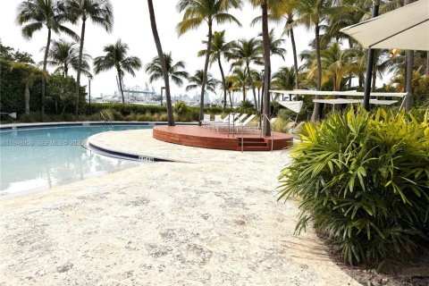 Condo in Miami Beach, Florida, 2 bedrooms  № 2053109 - photo 12