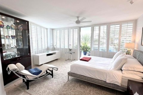 Condo in Miami Beach, Florida, 2 bedrooms  № 2053109 - photo 2