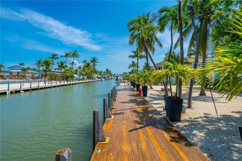 House in Islamorada, Village of Islands, Florida 3 bedrooms, 99.03 sq.m. № 1881972 - photo 24